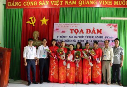 gv tổ hóa sinh dịu dàng , đằm thắm trong trang...