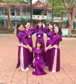 gv tổ hóa sinh dịu dàng , đằm thắm trong trang...