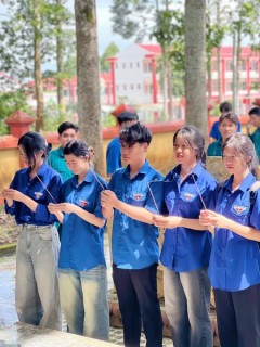 Tuổi trẻ trường THPT Lê Quý Đôn- Đồng Nai ra quân cao điểm Chung tay xây dựng nông thôn mới và Ngày Chủ nhật xanh lần IV