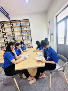 TRƯỜNG THPT LÊ QUÝ ĐÔN: HƯỞNG ỨNG TUẦN LỄ HỌC TẬP SUỐT ĐỜI - BỔ SUNG THÊM NHIỀU ĐẦU SÁCH THAM KHẢO CHO THƯ VIỆN TRƯỜNG