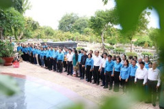 Công đoàn Giáo dục Việt Nam tri ân các anh hùng liệt sĩ tại Tây Ninh