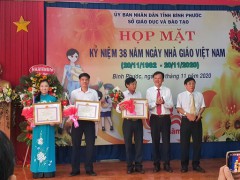 TRƯỜNG THPT LÊ QUÝ ĐÔN: Hiện thực hóa ước mơ qua tấm bằng khen của chủ tịch UBND Tỉnh