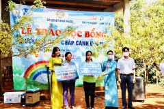 CHẮP CÁNH ƯỚC MƠ CHO CÔ HỌC TRÒ NGHÈO  NGUYỄN THỊ TUYẾT NHUNG