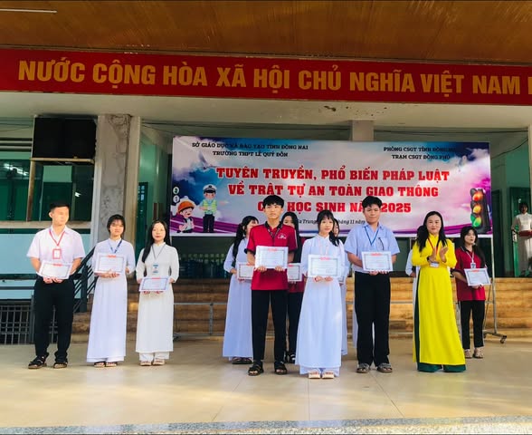 TRƯỜNG THPT LÊ QUÝ ĐÔN TỔNG KẾT CÁC HOẠT ĐỘNG CHÀO MỪNG KỶ NIỆM 43 NĂM NGÀY NHÀ GIÁO VIỆT NAM